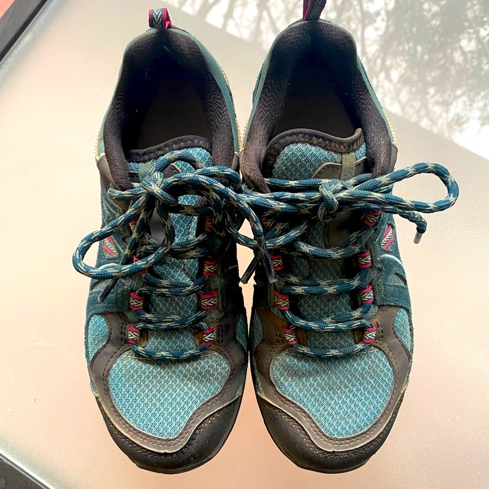 Salomon lightweight hiking shoes women 6